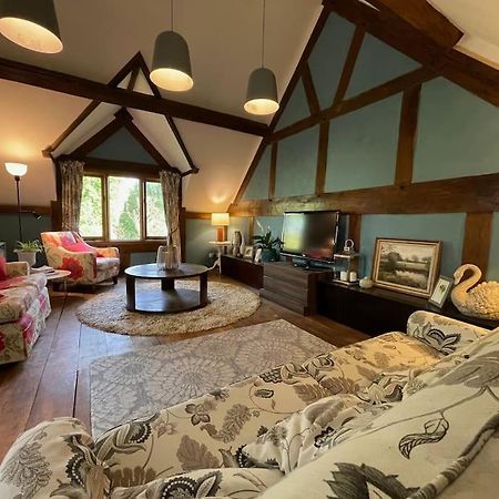Stylish 2-Bed Cottage With Secure Parking Winforton Exterior foto