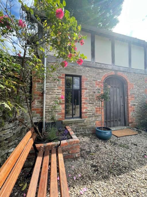Stylish 2-Bed Cottage With Secure Parking Winforton Exterior foto
